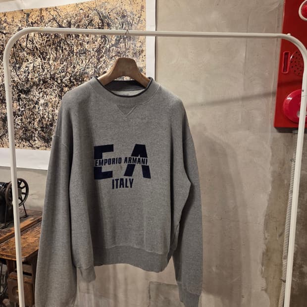 엠포리오 아르마니 스웻