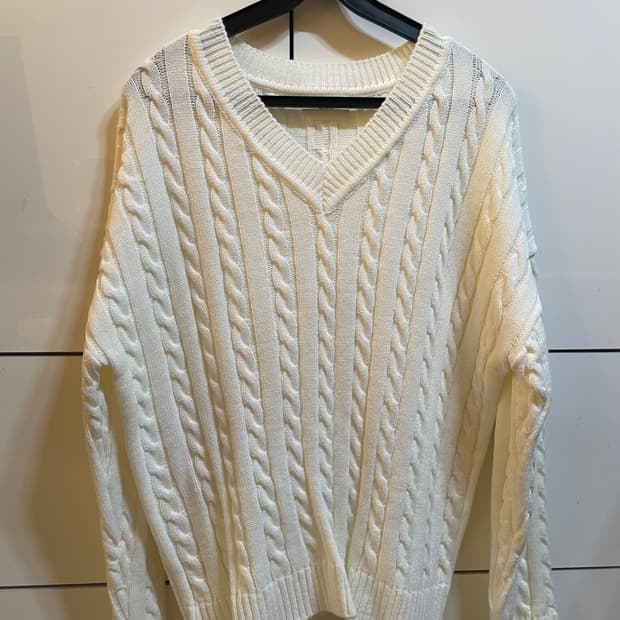 (미착용, 새상품) 아이보리 흰색 꽈배기 브이넥 니트 오버핏 새제품 봄옷