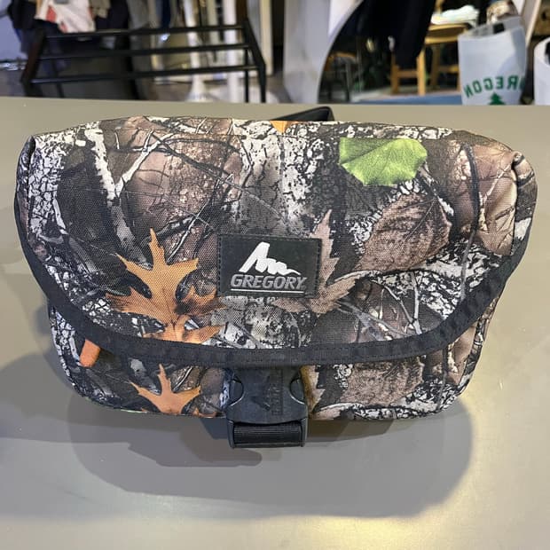 그레고리 구형 로고 디지털 기어 파우치