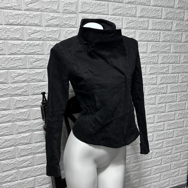 Sabine 비대칭 하이넥 데님 자켓