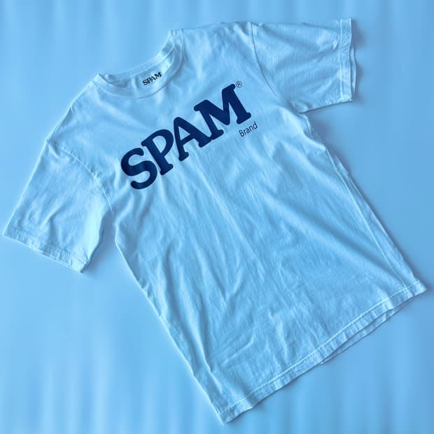 스팸 브랜드 빅 로고 화이트 티셔츠
