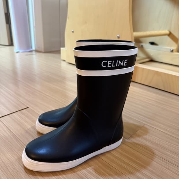 셀린느 레인부츠 판매합니다.