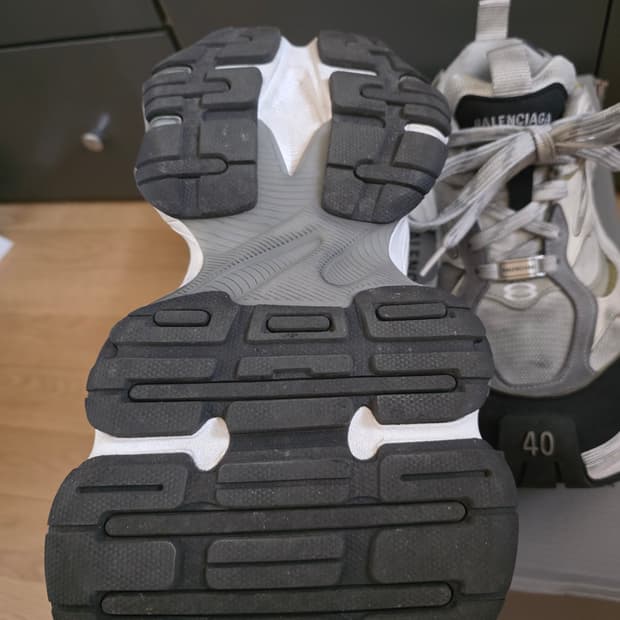 발렌시아가 카고스니커즈 그레이