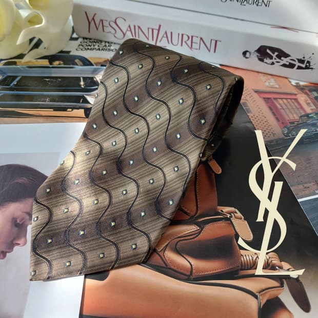 입생로랑 실크 브라운 웨이브 패턴 넥타이 9.6cm A+등급 A18966