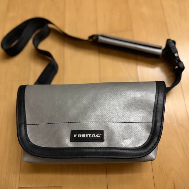 [프라이탁] 제이미 올실버 무채색 크로스백 (상태 S급)