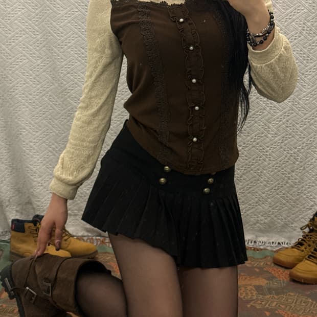 엑시즈팜 모리 라떼갸루 레이스 콩버튼 카라 롱슬리브 K0252