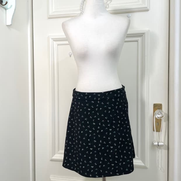 dark navy flower point mini skirt