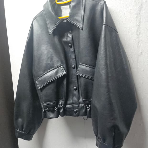 8  세컨즈 멜트 더 레이디 크롭 레더 라이크 재킷 M