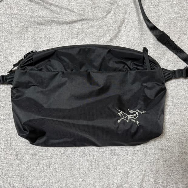 아크테릭스 헬리아드 6 크로스백