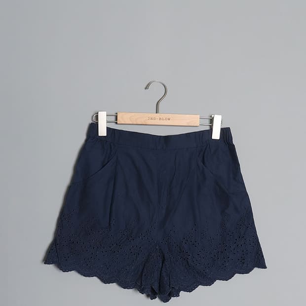 UNIQLO Eyelet Shorts (28)