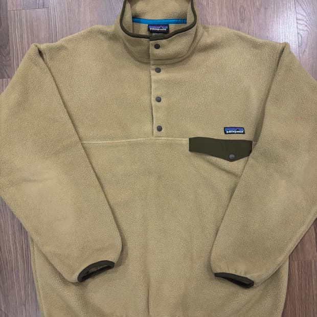 파타고니아 헤비웨이트 신칠라 베이지(탄) L사이즈 판매합니다.