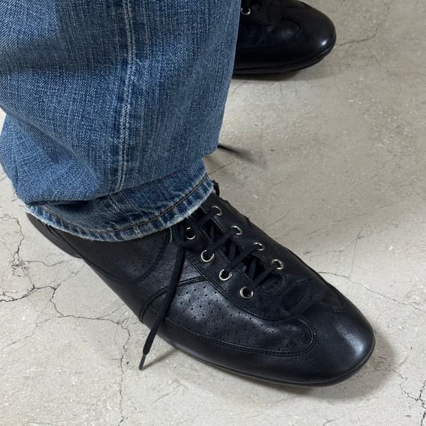 프라다 빈티지 레더 플랫 스니커즈 블랙 11