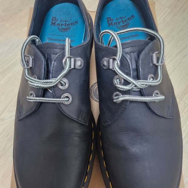 닥터마틴x디스이즈네버댓 콜라보 1461 280사이즈 판매합니다