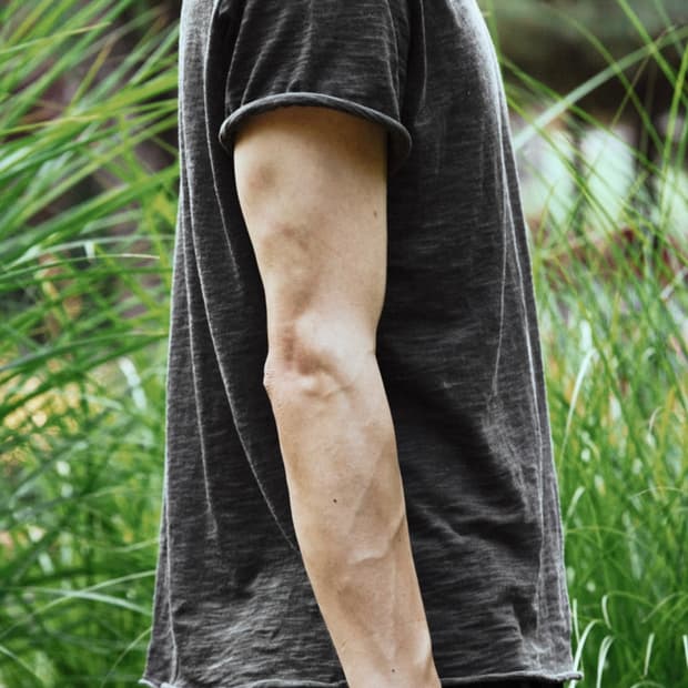 모노프리베 Textured Roll Half Sleeve charcoal
