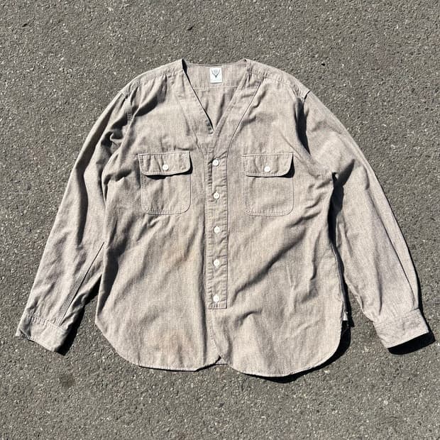 남이서팔 브이넥 셔츠