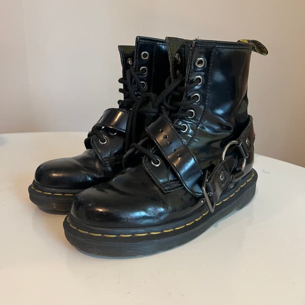 닥터마틴 1460 하네스 블랙 부츠