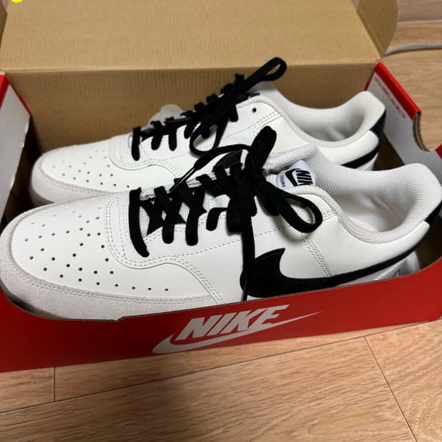 나이키 코트 비전 로우 새상품