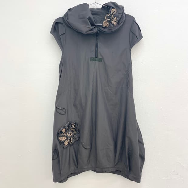 Sleeveless flower balloon dress