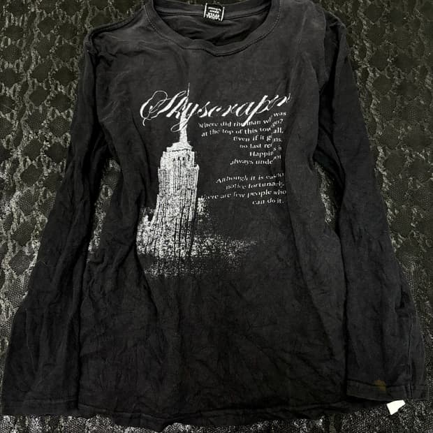 “Vintage” Y2K Print Black Sleeve