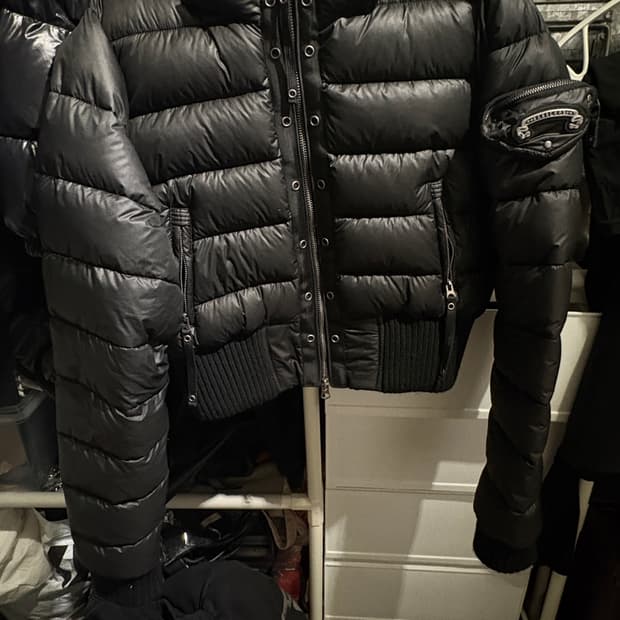 (S) 배드블러드 후드 숏 푸퍼