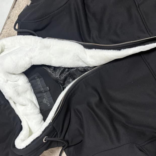 무스너클 버니스웨터