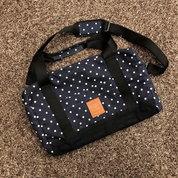 미치코런던 네이비 도트 땡땡이 폴카닷 더플백