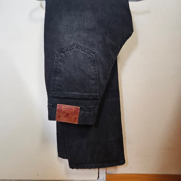 44) 엘무드 슬래시 플레어 데님 워시드 블랙