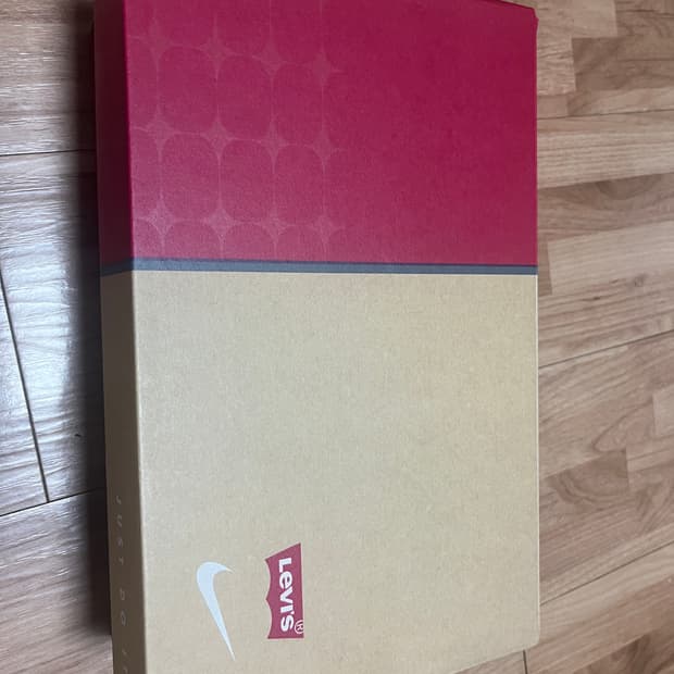 나이키 리바이스 에어맥스 에크루 화이트 255사이즈 새상품 정가양도합니다