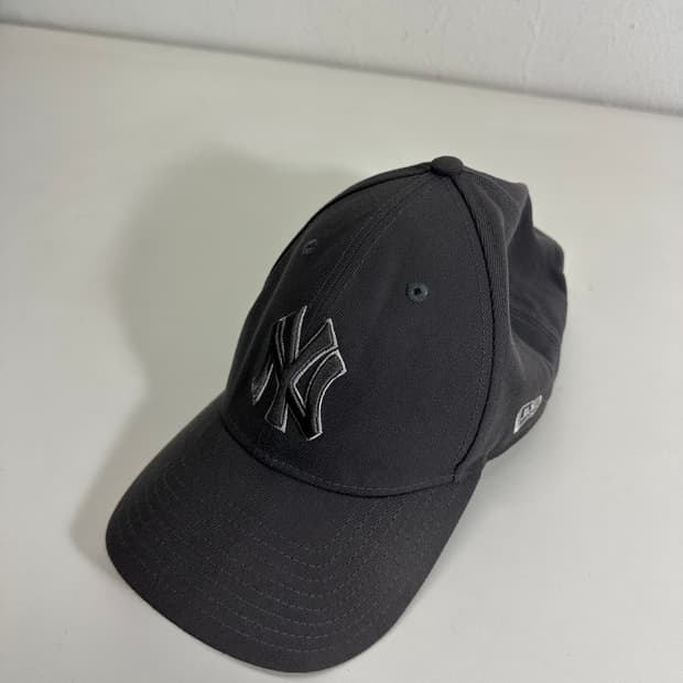 OS 뉴에라 진그레이 양키즈 면 볼캡