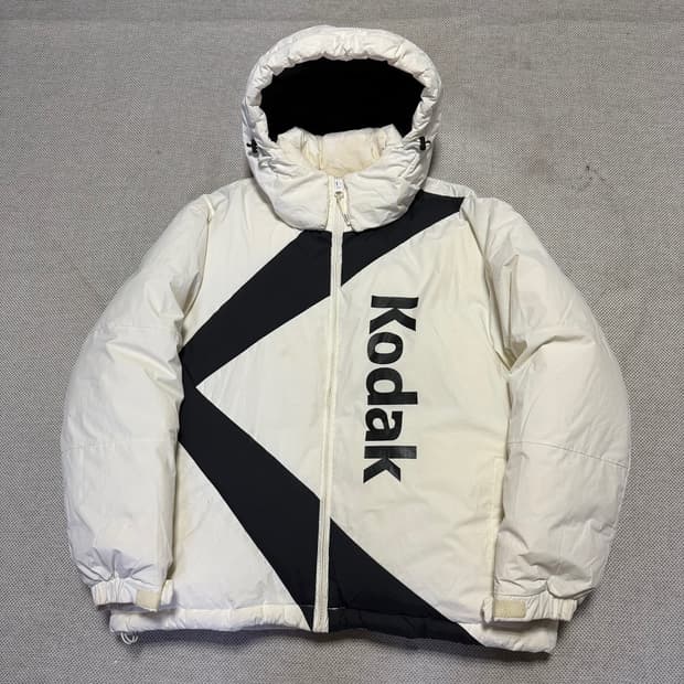 코닥 빅로고 패딩 자켓