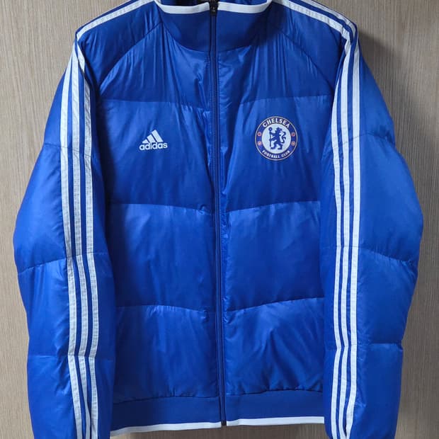 (착샷) 아디다스 x 첼시 다운 필드 자켓 CFC 레트로 패딩