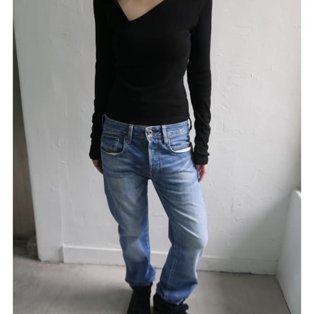 디에이디 탑 블랙