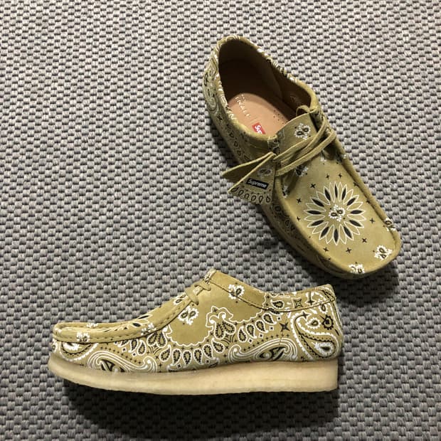 클락스 x 슈프림 왈라비 반다나 메이플