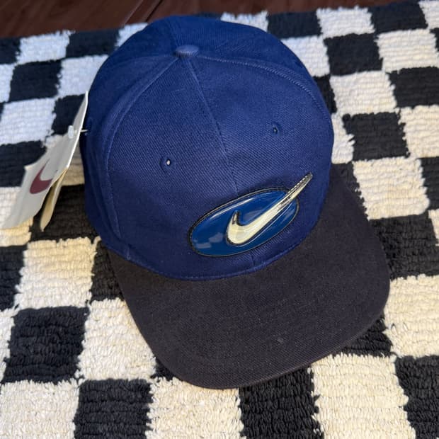 [새상품]90s 나이키 빈티지 3D 타원형 고무 로고 스냅백