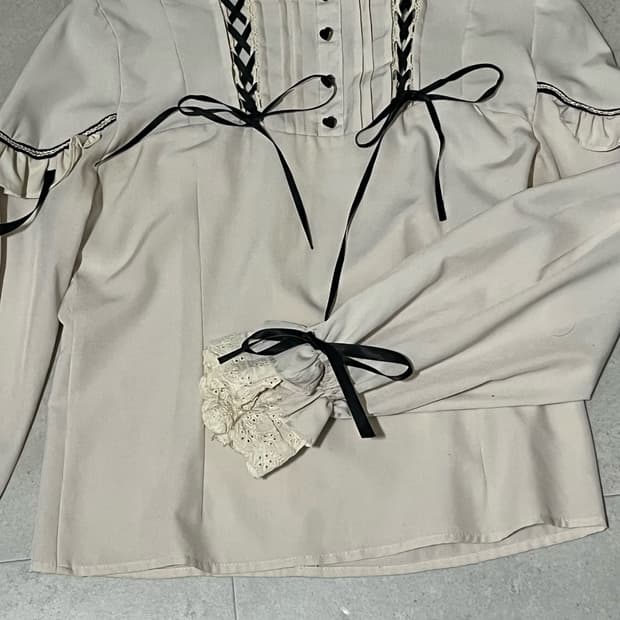 sweetheartcollege 레이스업 프릴 블라우스 양산형 지뢰계