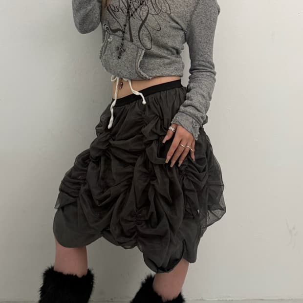 차콜 시스루 셔링 미디 스커트 