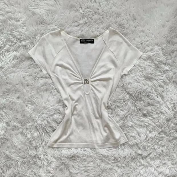 돌체앤가바나 화이트 큐빅 탑