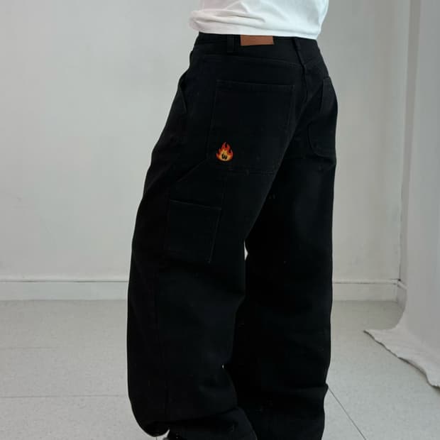 위캔더스 블랙 카펜터