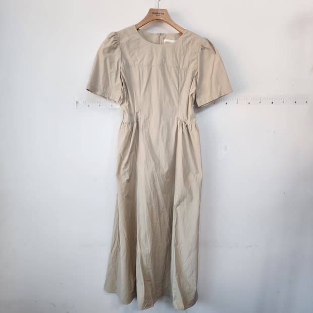 지컷 베이지 퍼프 반팔 롱 원피스