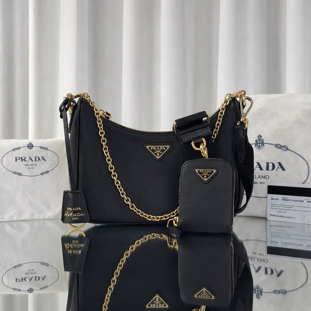 프라다 리에디션 사피아노 레더 테수토 호보백 블랙 골드