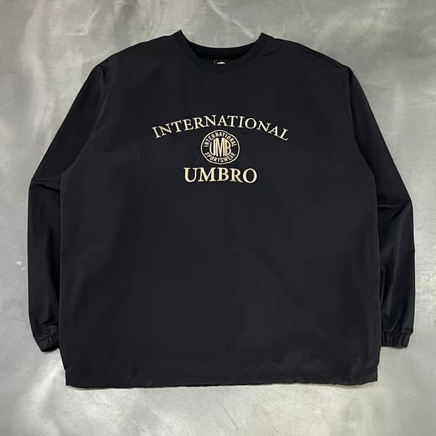  엄브로 자수 풀오버 웜업 y15850