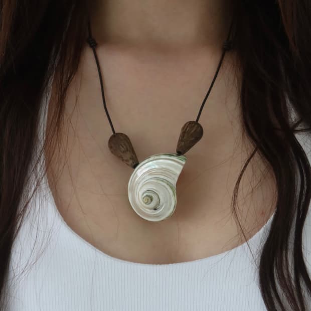 shell necklace
