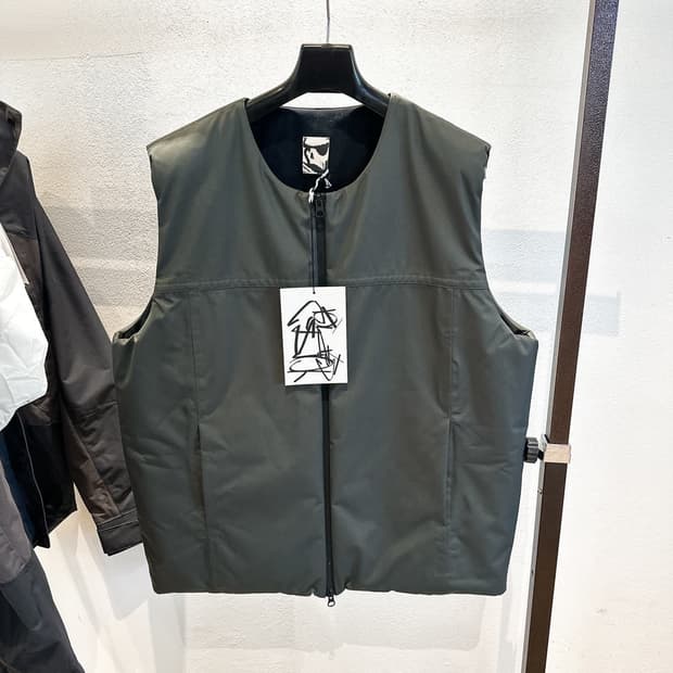 [M] GR10K 인슐레이티드 패디드 베스트 콜 그레이