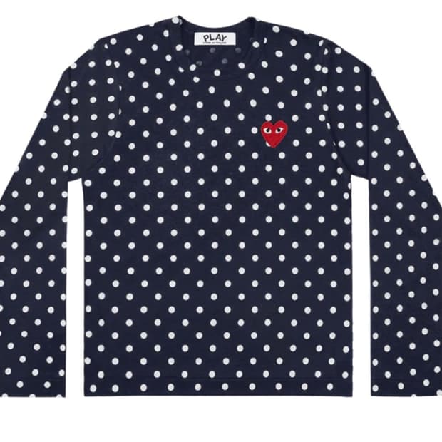 플레이 꼼데가르송 폴카 닷 레드 하트 롱슬리브 티셔츠 네이비
