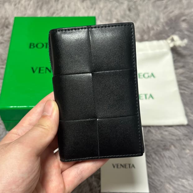 [풀구성] 보테가베네타 맥시 플랩 오거나이저 카드지갑 블랙