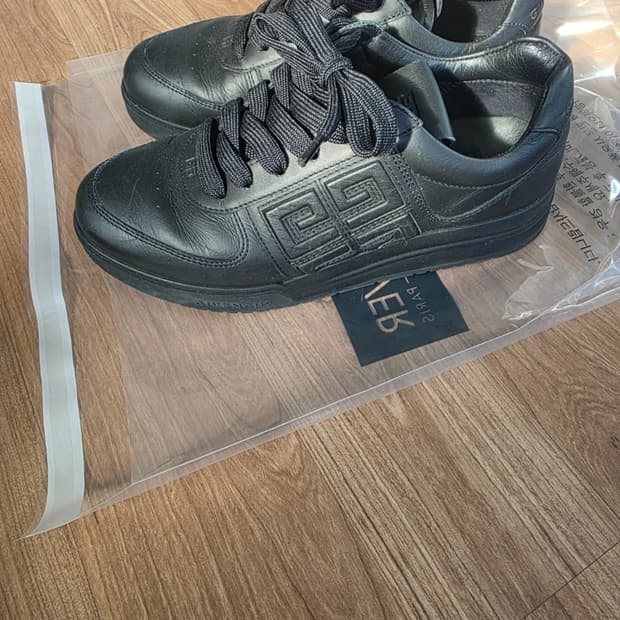 지방시 4G 엠보싱 스니커즈 35사이즈