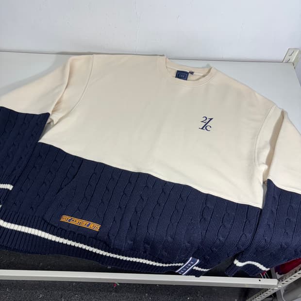 M 100 로맨틱크라운 아이보리 니트배색 맨투맨