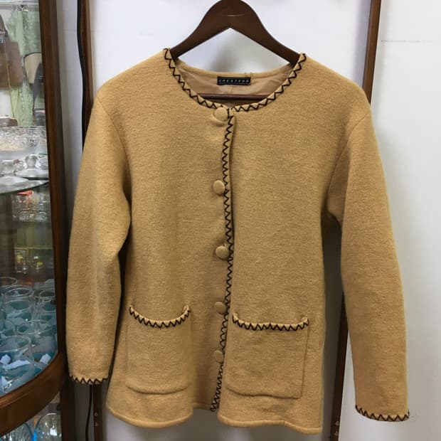 머스타드 콩단추 아우터