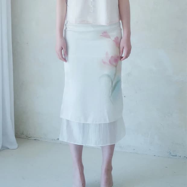 뉴얼린 Lotus Satin Long Skirt