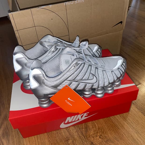 나이키 샥스 TL 메탈릭 실버